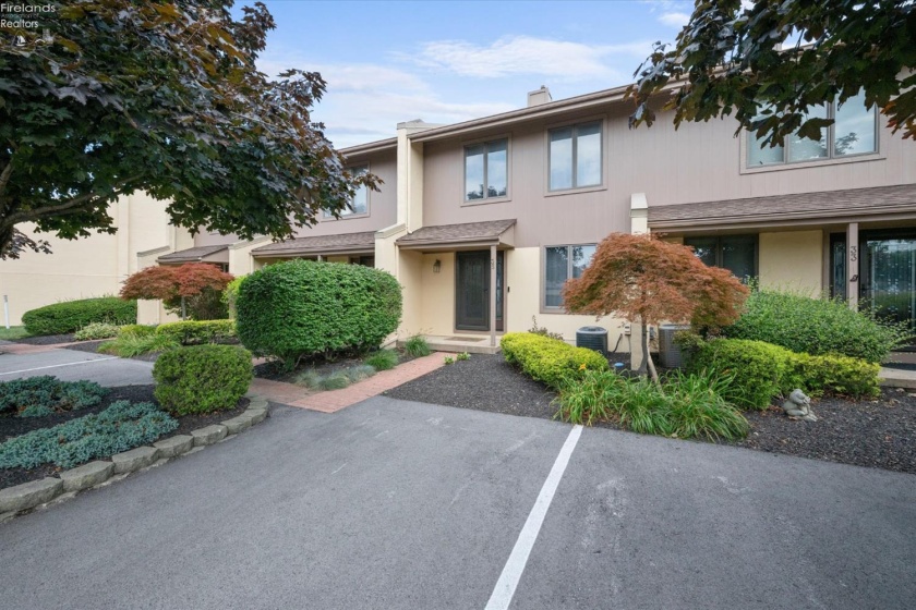 35 Grande Lake Drive, Port Clinton, 43452, 2 Bedrooms Bedrooms, ,2 BathroomsBathrooms,Residential,For Sale,Grande Lake,20263122