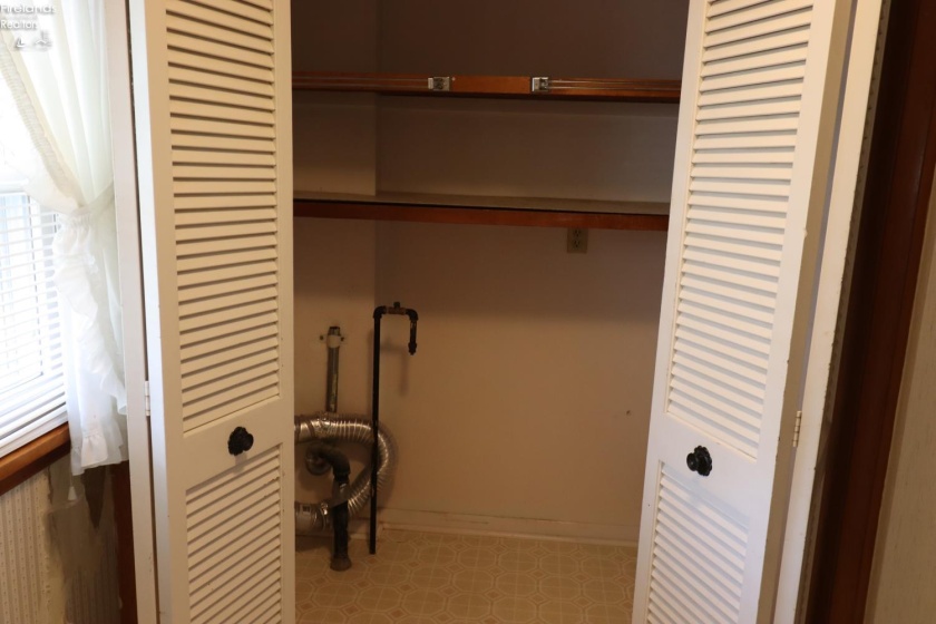 1104 Madison Street, Sandusky, 44870, 2 Bedrooms Bedrooms, ,1 BathroomBathrooms,Residential,For Sale,Madison,20263039