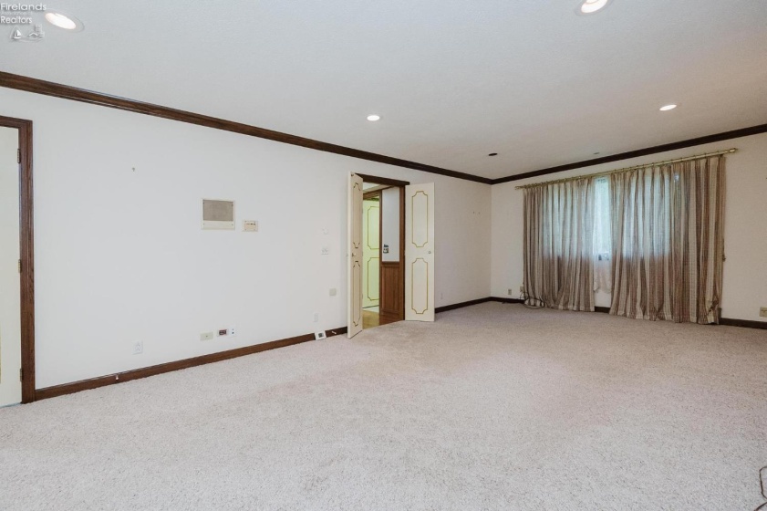 5818 Columbus Avenue, Sandusky, 44870, 4 Bedrooms Bedrooms, ,4 BathroomsBathrooms,Residential,For Sale,Columbus,20263070