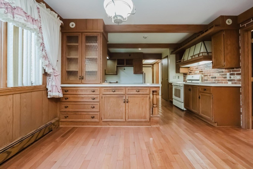5818 Columbus Avenue, Sandusky, 44870, 4 Bedrooms Bedrooms, ,4 BathroomsBathrooms,Residential,For Sale,Columbus,20263070