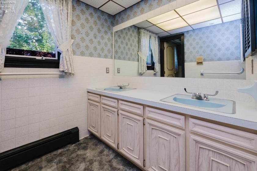5818 Columbus Avenue, Sandusky, 44870, 4 Bedrooms Bedrooms, ,4 BathroomsBathrooms,Residential,For Sale,Columbus,20263070
