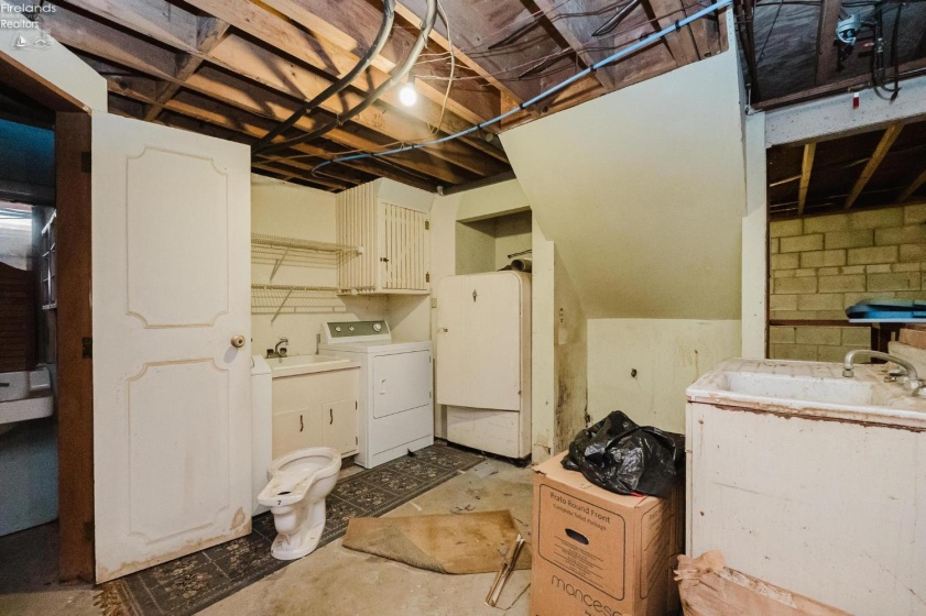 5818 Columbus Avenue, Sandusky, 44870, 4 Bedrooms Bedrooms, ,4 BathroomsBathrooms,Residential,For Sale,Columbus,20263070