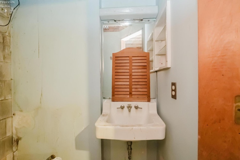5818 Columbus Avenue, Sandusky, 44870, 4 Bedrooms Bedrooms, ,4 BathroomsBathrooms,Residential,For Sale,Columbus,20263070