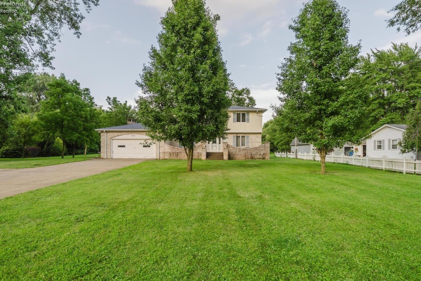 5818 Columbus Avenue, Sandusky, 44870, 4 Bedrooms Bedrooms, ,4 BathroomsBathrooms,Residential,For Sale,Columbus,20263070