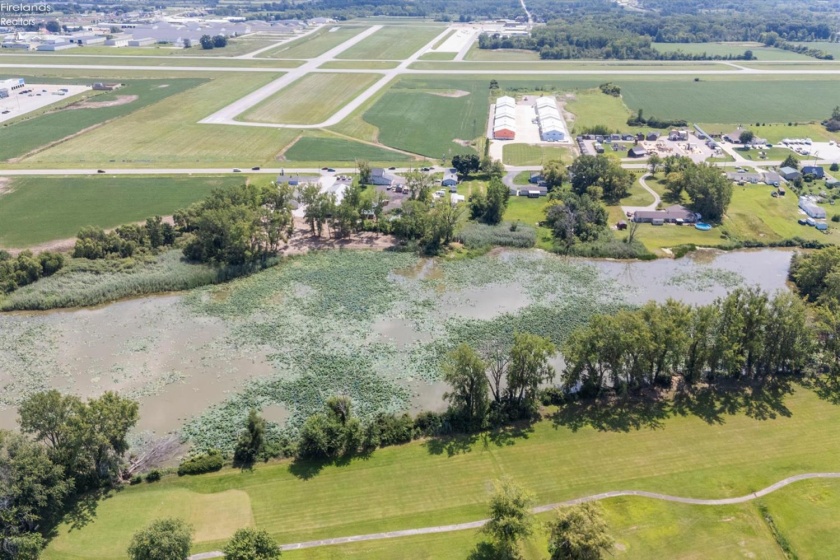 2669 Harbor Road, Port Clinton, 43452, ,Commercial,For Sale,Harbor,20263092