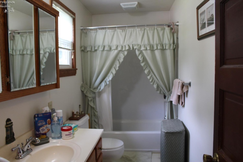 131 Ashford Avenue, Bellevue, 44811, 4 Bedroom Bedrooms, ,2 BathroomBathrooms,Residential,For Sale,Ashford,20263065