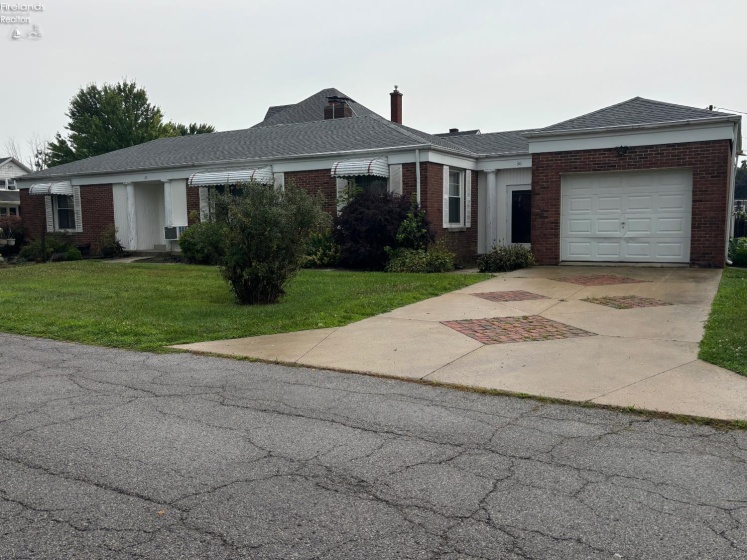 30 Warren Street, Tiffin, 44883, 2 Bedrooms Bedrooms, ,2 BathroomsBathrooms,Residential,For Sale,Warren,20263156