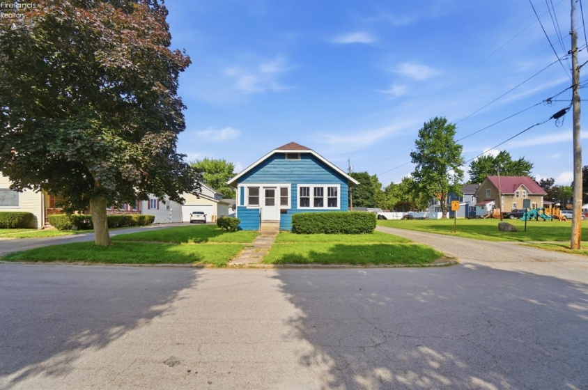 615 Wood Street, Fostoria, 44830, 2 Bedrooms Bedrooms, ,1 BathroomBathrooms,Residential,For Sale,Wood,20263152