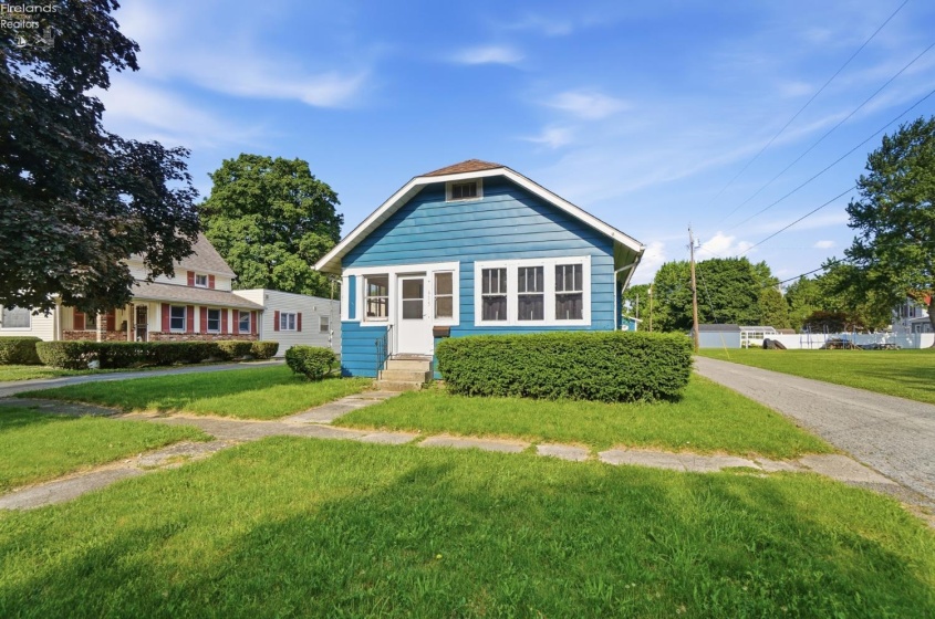 615 Wood Street, Fostoria, 44830, 2 Bedrooms Bedrooms, ,1 BathroomBathrooms,Residential,For Sale,Wood,20263152