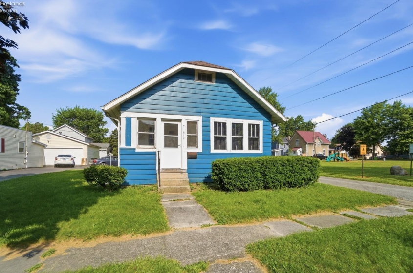 615 Wood Street, Fostoria, 44830, 2 Bedrooms Bedrooms, ,1 BathroomBathrooms,Residential,For Sale,Wood,20263152