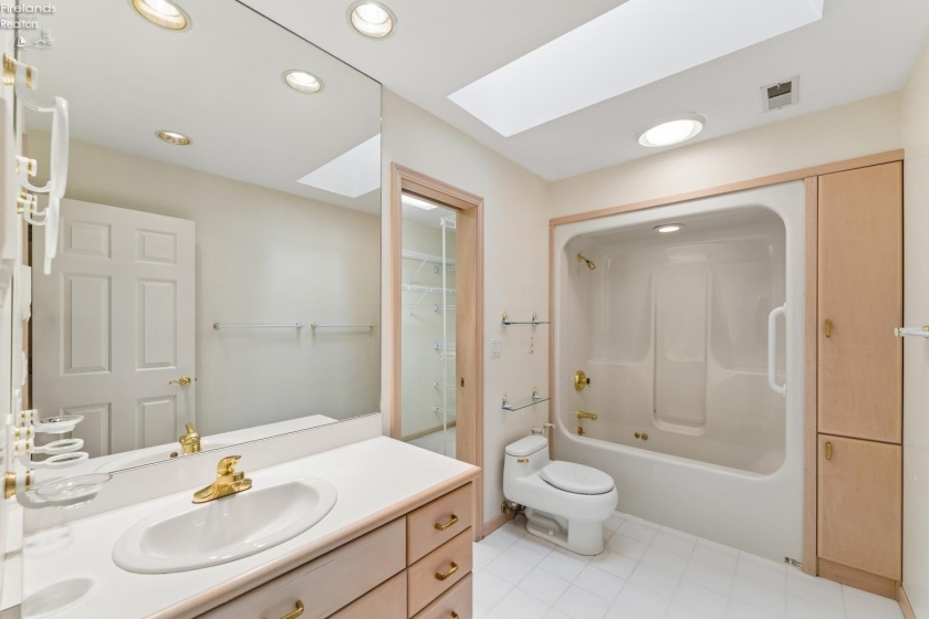 544 Nantucket Drive, Sandusky, 44870, 2 Bedrooms Bedrooms, ,3 BathroomsBathrooms,Residential,For Sale,Nantucket,20263149
