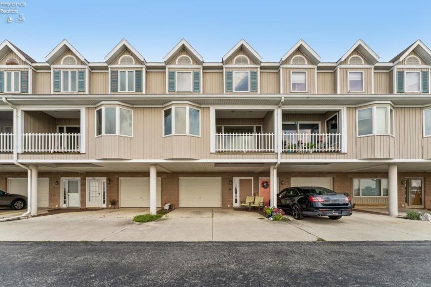 544 Nantucket Drive, Sandusky, 44870, 2 Bedrooms Bedrooms, ,3 BathroomsBathrooms,Residential,For Sale,Nantucket,20263149