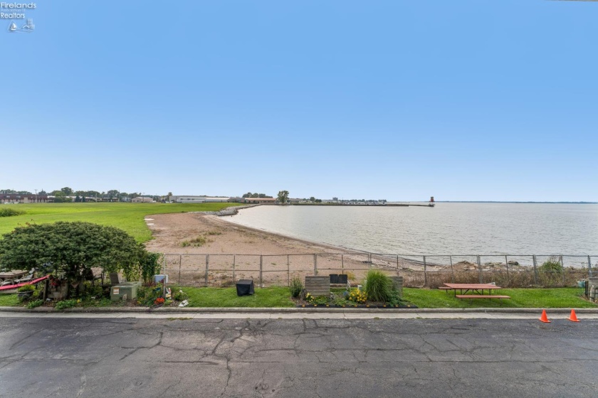 544 Nantucket Drive, Sandusky, 44870, 2 Bedrooms Bedrooms, ,3 BathroomsBathrooms,Residential,For Sale,Nantucket,20263149