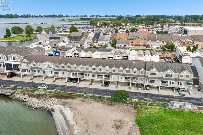 544 Nantucket Drive, Sandusky, 44870, 2 Bedrooms Bedrooms, ,3 BathroomsBathrooms,Residential,For Sale,Nantucket,20263149