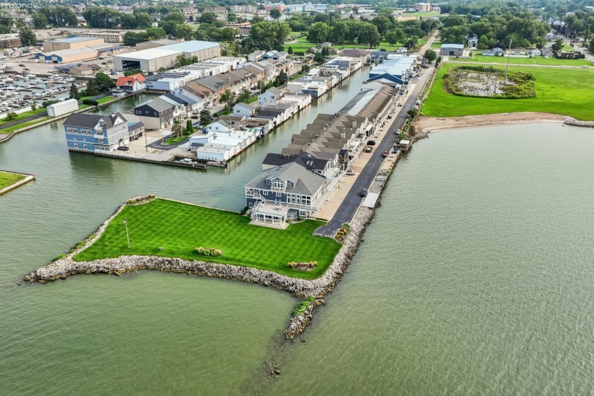 544 Nantucket Drive, Sandusky, 44870, 2 Bedrooms Bedrooms, ,3 BathroomsBathrooms,Residential,For Sale,Nantucket,20263149