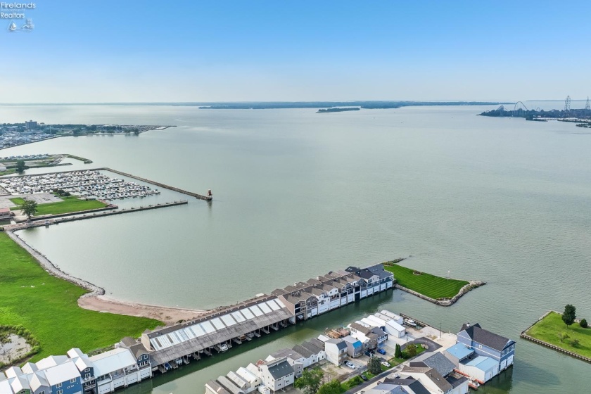544 Nantucket Drive, Sandusky, 44870, 2 Bedrooms Bedrooms, ,3 BathroomsBathrooms,Residential,For Sale,Nantucket,20263149