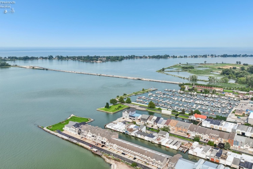 544 Nantucket Drive, Sandusky, 44870, 2 Bedrooms Bedrooms, ,3 BathroomsBathrooms,Residential,For Sale,Nantucket,20263149
