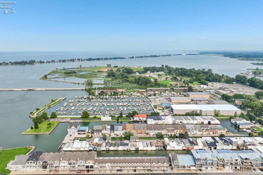 544 Nantucket Drive, Sandusky, 44870, 2 Bedrooms Bedrooms, ,3 BathroomsBathrooms,Residential,For Sale,Nantucket,20263149