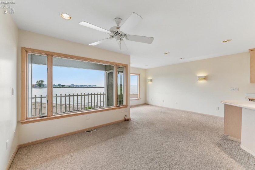 544 Nantucket Drive, Sandusky, 44870, 2 Bedrooms Bedrooms, ,3 BathroomsBathrooms,Residential,For Sale,Nantucket,20263149