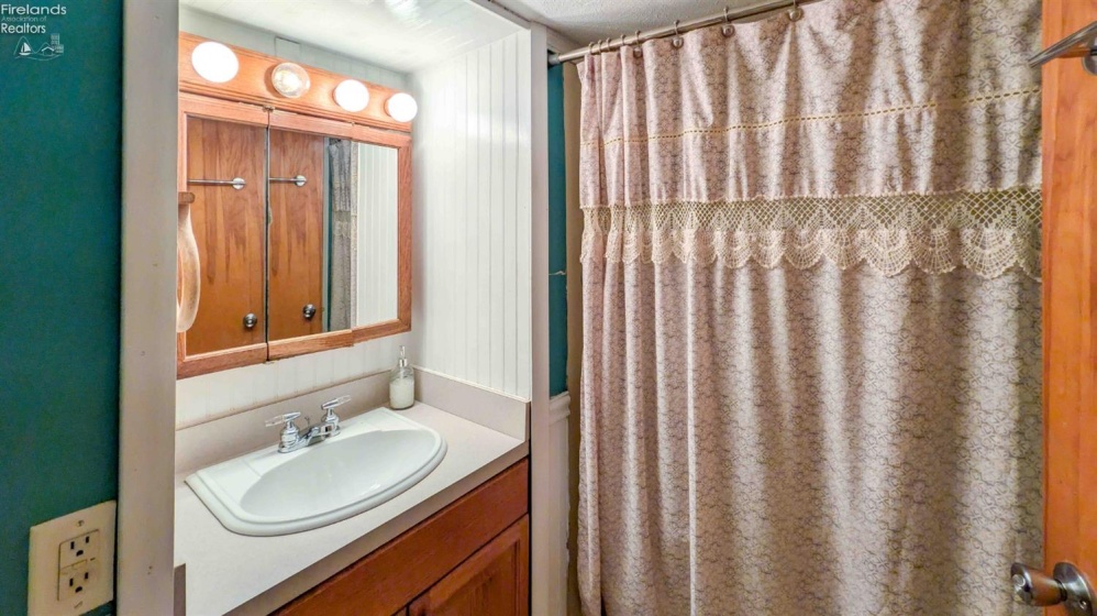 3002 Hinde Avenue, Sandusky, 44870, 3 Bedrooms Bedrooms, ,2 BathroomsBathrooms,Residential,For Sale,Hinde,20263147