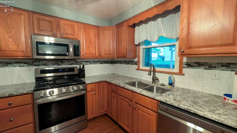 3002 Hinde Avenue, Sandusky, 44870, 3 Bedrooms Bedrooms, ,2 BathroomsBathrooms,Residential,For Sale,Hinde,20263147