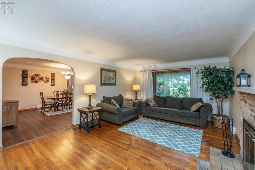 910 Court Street, Medina, 44256, ,2 BathroomsBathrooms,Residential,For Sale,Court,20263157
