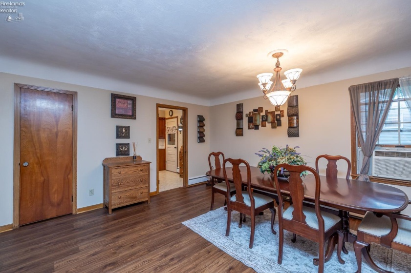 910 Court Street, Medina, 44256, ,2 BathroomsBathrooms,Residential,For Sale,Court,20263157