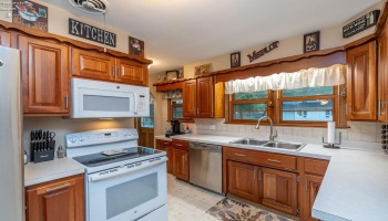 910 Court Street, Medina, 44256, ,2 BathroomsBathrooms,Residential,For Sale,Court,20263157 910 Court Street, Medina, 44256, ,2 BathroomsBathrooms,Residential,For Sale,Court,20263157