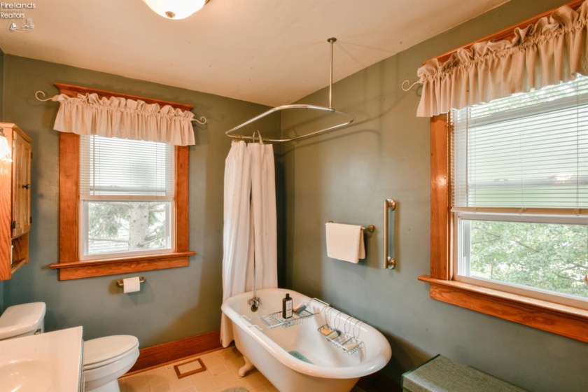 418 6th Street, Port Clinton, 43452, 3 Bedrooms Bedrooms, ,2 BathroomsBathrooms,Residential,For Sale,6th,20263135