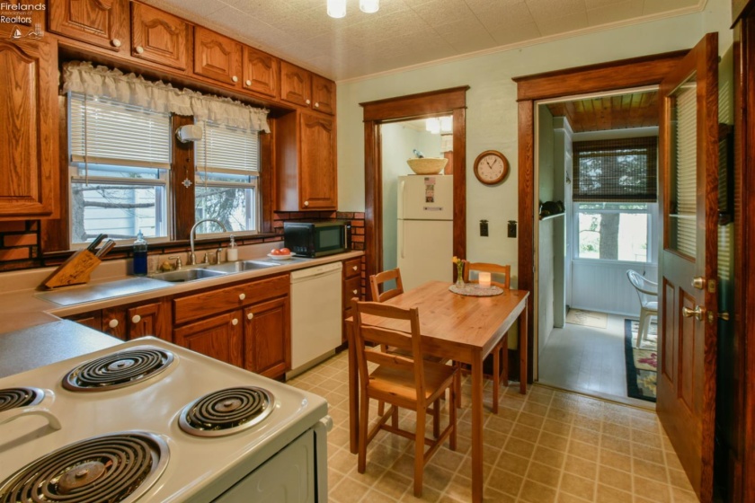 418 6th Street, Port Clinton, 43452, 3 Bedrooms Bedrooms, ,2 BathroomsBathrooms,Residential,For Sale,6th,20263135