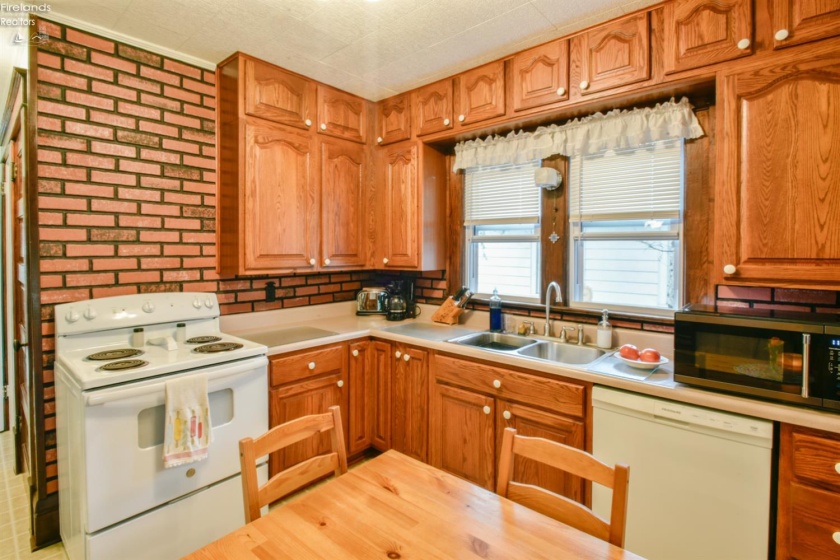 418 6th Street, Port Clinton, 43452, 3 Bedrooms Bedrooms, ,2 BathroomsBathrooms,Residential,For Sale,6th,20263135