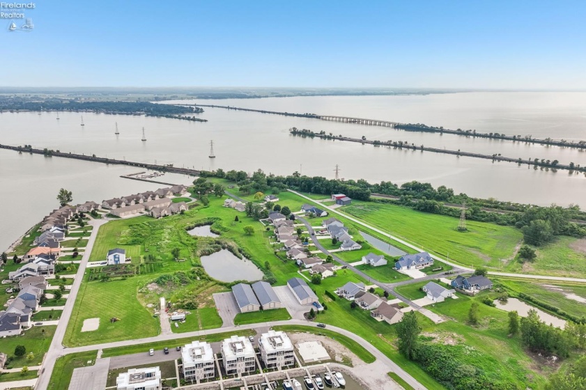 2705 Harbor Bay Drive, Marblehead, 43440, 3 Bedrooms Bedrooms, ,2 BathroomsBathrooms,Residential,For Sale,Harbor Bay,20263148