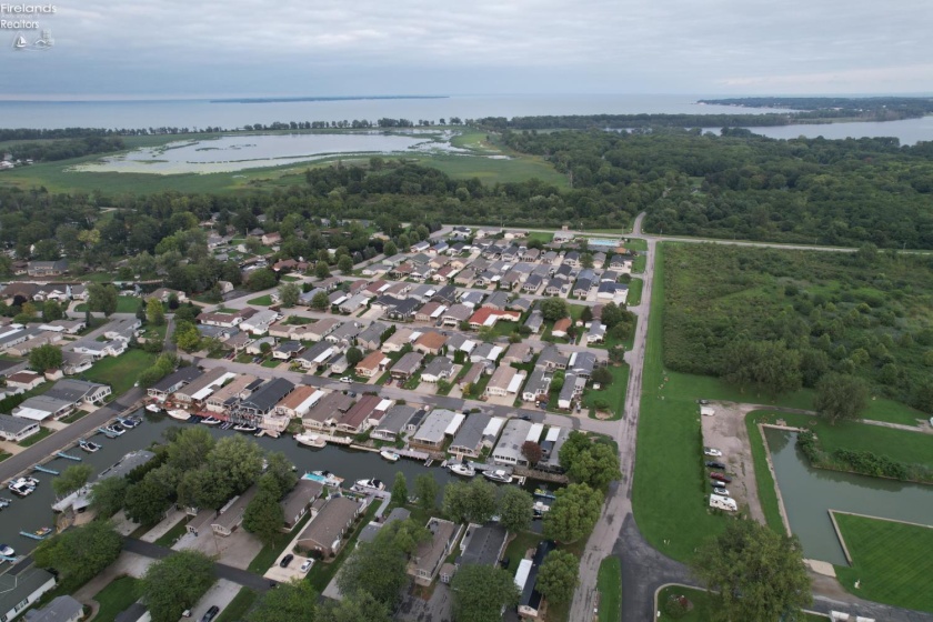 1600 Harbor Crossing Road, Marblehead, 43440, 2 Bedrooms Bedrooms, ,2 BathroomsBathrooms,Residential,For Sale,Harbor Crossing,20263184