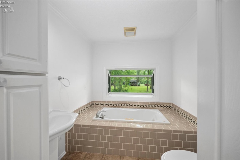 526 Catawba Road, Port Clinton, 43452, 4 Bedrooms Bedrooms, ,2 BathroomsBathrooms,Residential,For Sale,Catawba,20263171