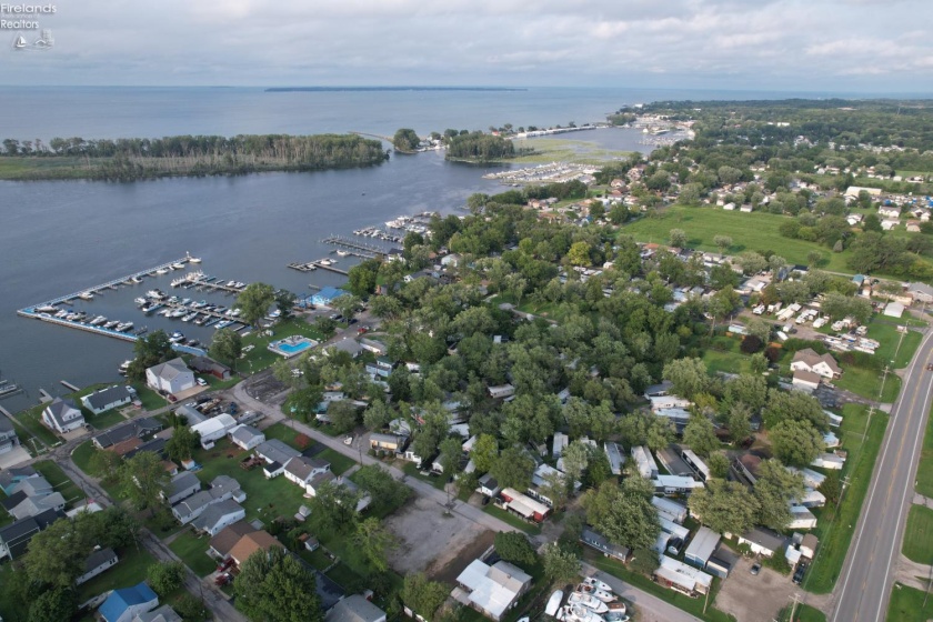 7401 Harbor Road, Marblehead, 43440, 2 Bedrooms Bedrooms, ,1 BathroomBathrooms,Residential,For Sale,Harbor,20263197
