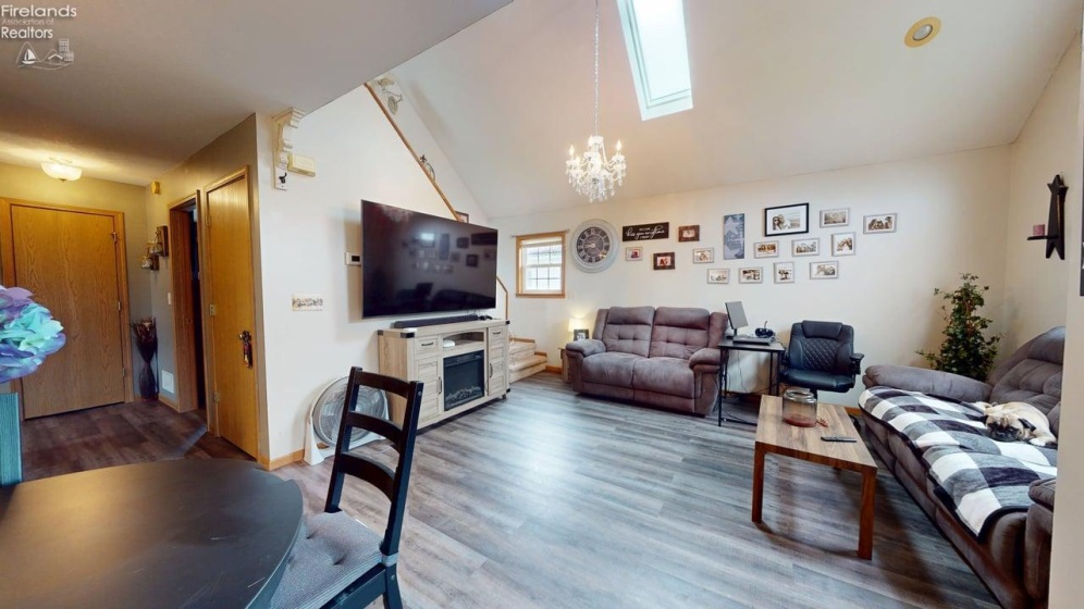 303 Woodbine, Willard, 44890, 2 Bedrooms Bedrooms, ,2 BathroomsBathrooms,Residential,For Sale,Woodbine,20263187