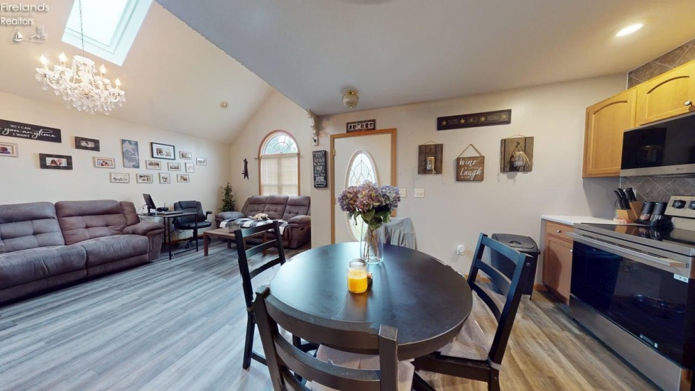 303 Woodbine, Willard, 44890, 2 Bedrooms Bedrooms, ,2 BathroomsBathrooms,Residential,For Sale,Woodbine,20263187