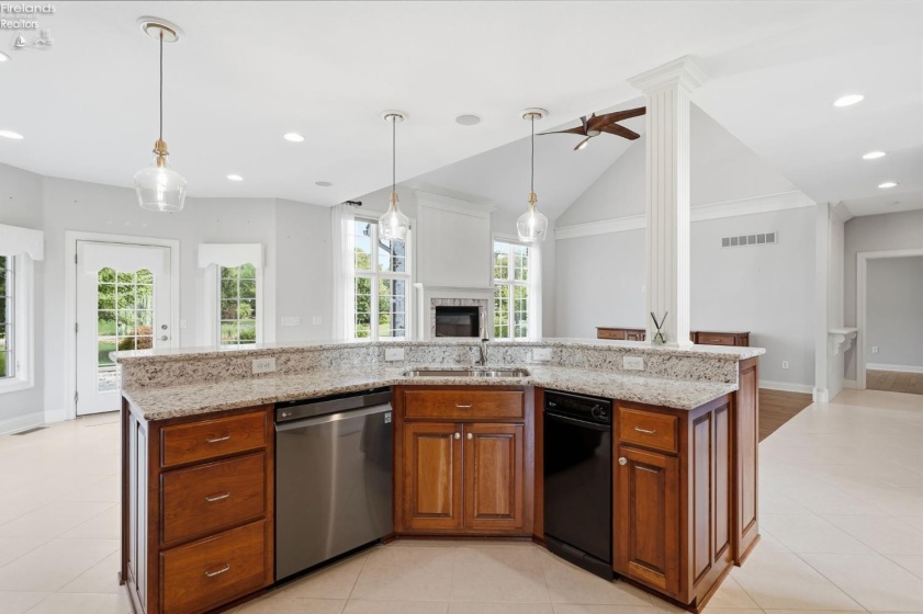 326 Pheasant Run Lane, Findlay, 45840, 4 Bedrooms Bedrooms, ,5 BathroomsBathrooms,Residential,For Sale,Pheasant Run,20263200