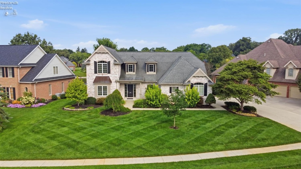 326 Pheasant Run Lane, Findlay, 45840, 4 Bedrooms Bedrooms, ,5 BathroomsBathrooms,Residential,For Sale,Pheasant Run,20263200