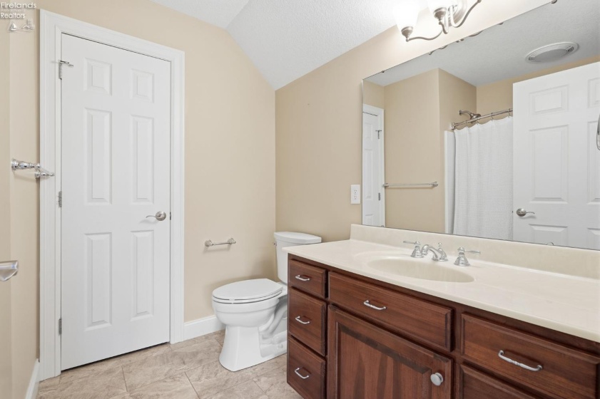 326 Pheasant Run Lane, Findlay, 45840, 4 Bedrooms Bedrooms, ,5 BathroomsBathrooms,Residential,For Sale,Pheasant Run,20263200