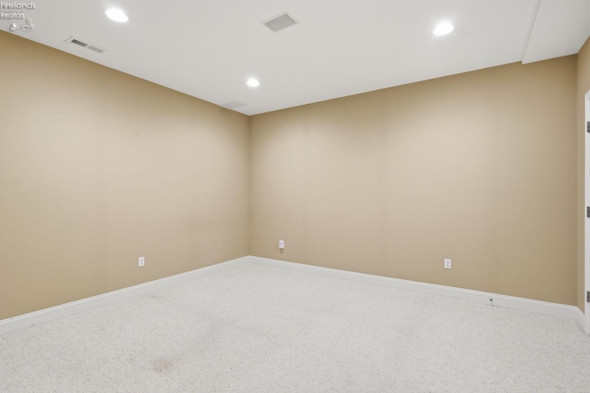 326 Pheasant Run Lane, Findlay, 45840, 4 Bedrooms Bedrooms, ,5 BathroomsBathrooms,Residential,For Sale,Pheasant Run,20263200