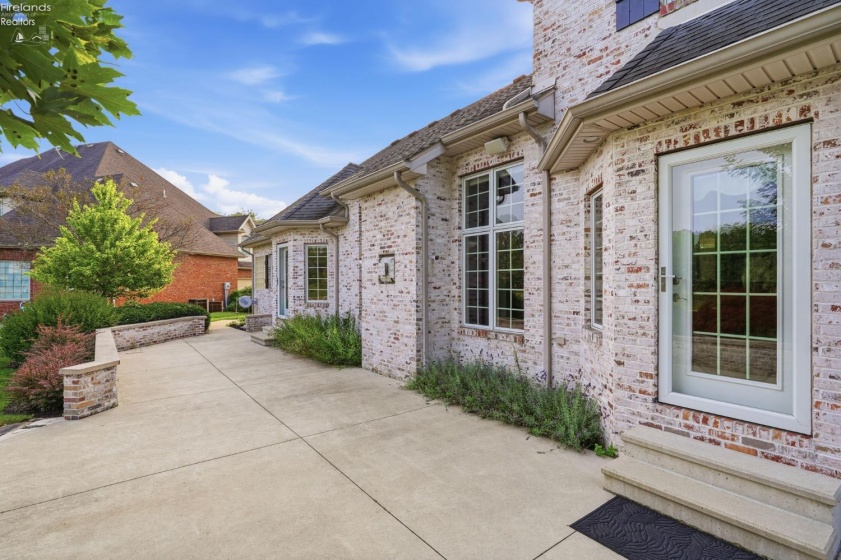 326 Pheasant Run Lane, Findlay, 45840, 4 Bedrooms Bedrooms, ,5 BathroomsBathrooms,Residential,For Sale,Pheasant Run,20263200