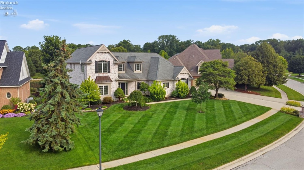 326 Pheasant Run Lane, Findlay, 45840, 4 Bedrooms Bedrooms, ,5 BathroomsBathrooms,Residential,For Sale,Pheasant Run,20263200