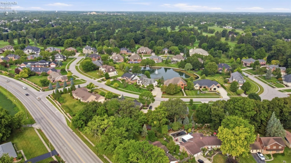 326 Pheasant Run Lane, Findlay, 45840, 4 Bedrooms Bedrooms, ,5 BathroomsBathrooms,Residential,For Sale,Pheasant Run,20263200