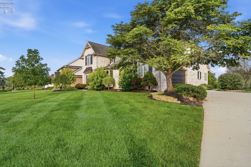 326 Pheasant Run Lane, Findlay, 45840, 4 Bedrooms Bedrooms, ,5 BathroomsBathrooms,Residential,For Sale,Pheasant Run,20263200