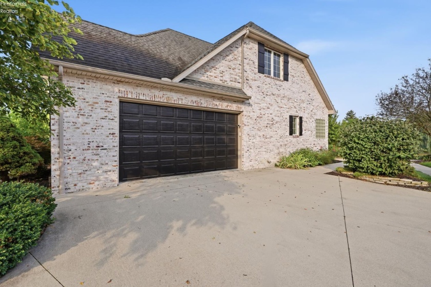 326 Pheasant Run Lane, Findlay, 45840, 4 Bedrooms Bedrooms, ,5 BathroomsBathrooms,Residential,For Sale,Pheasant Run,20263200