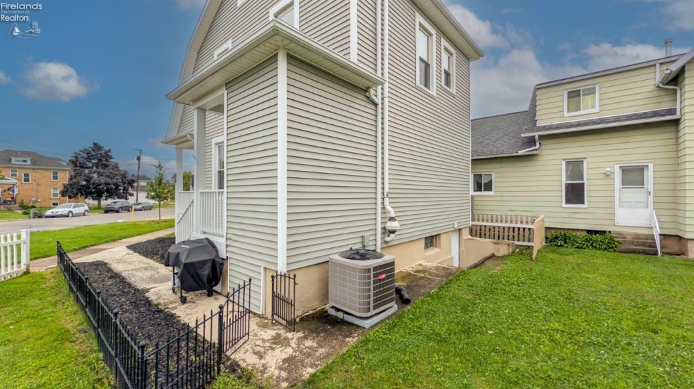 511 Central Avenue, Sandusky, 44870, 3 Bedrooms Bedrooms, ,2 BathroomsBathrooms,Residential,For Sale,Central,20263214