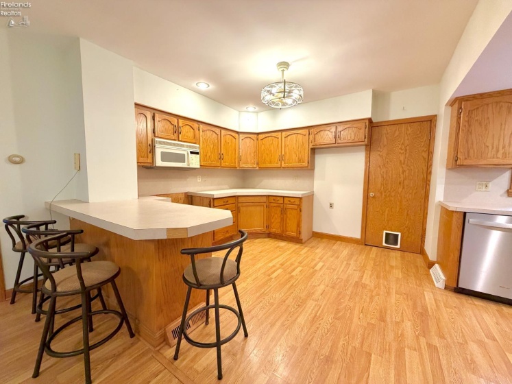 140 Orchard Street, Bellevue, 44811, 3 Bedrooms Bedrooms, ,2 BathroomsBathrooms,Residential,For Sale,Orchard,20263027