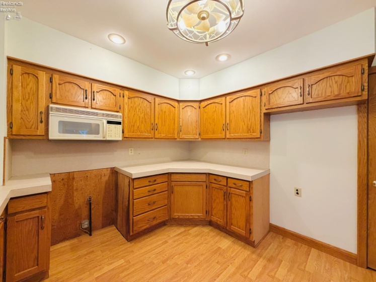 140 Orchard Street, Bellevue, 44811, 3 Bedrooms Bedrooms, ,2 BathroomsBathrooms,Residential,For Sale,Orchard,20263027