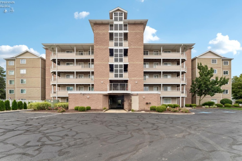 24 Marina Point Drive, Sandusky, 44870, 2 Bedrooms Bedrooms, ,2 BathroomsBathrooms,Residential,For Sale,Marina Point,20263205